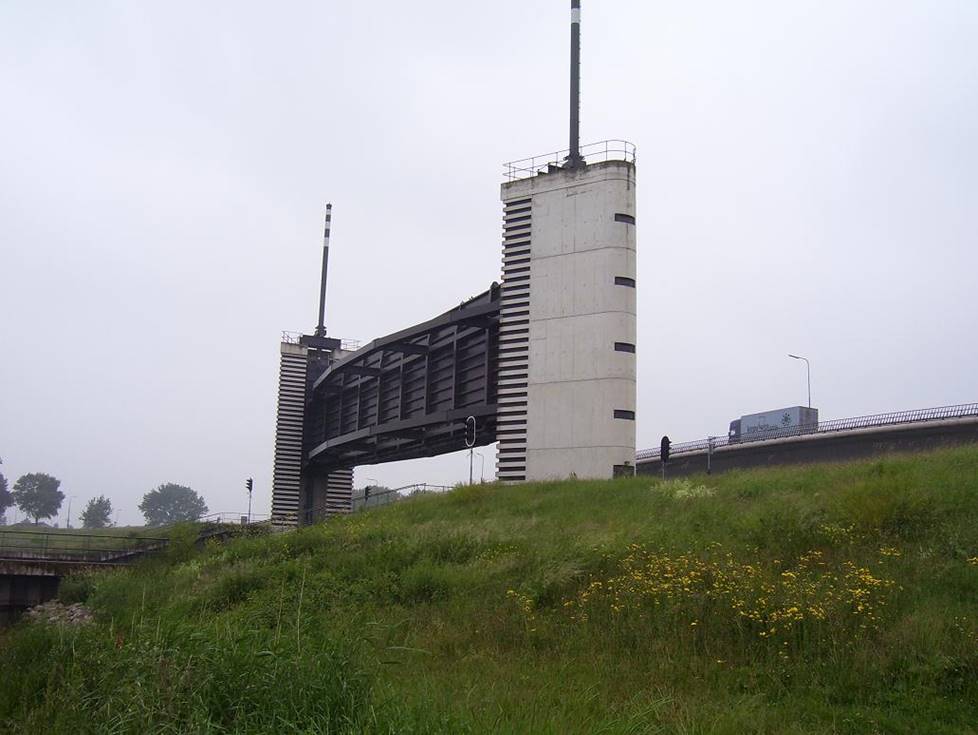 image023
